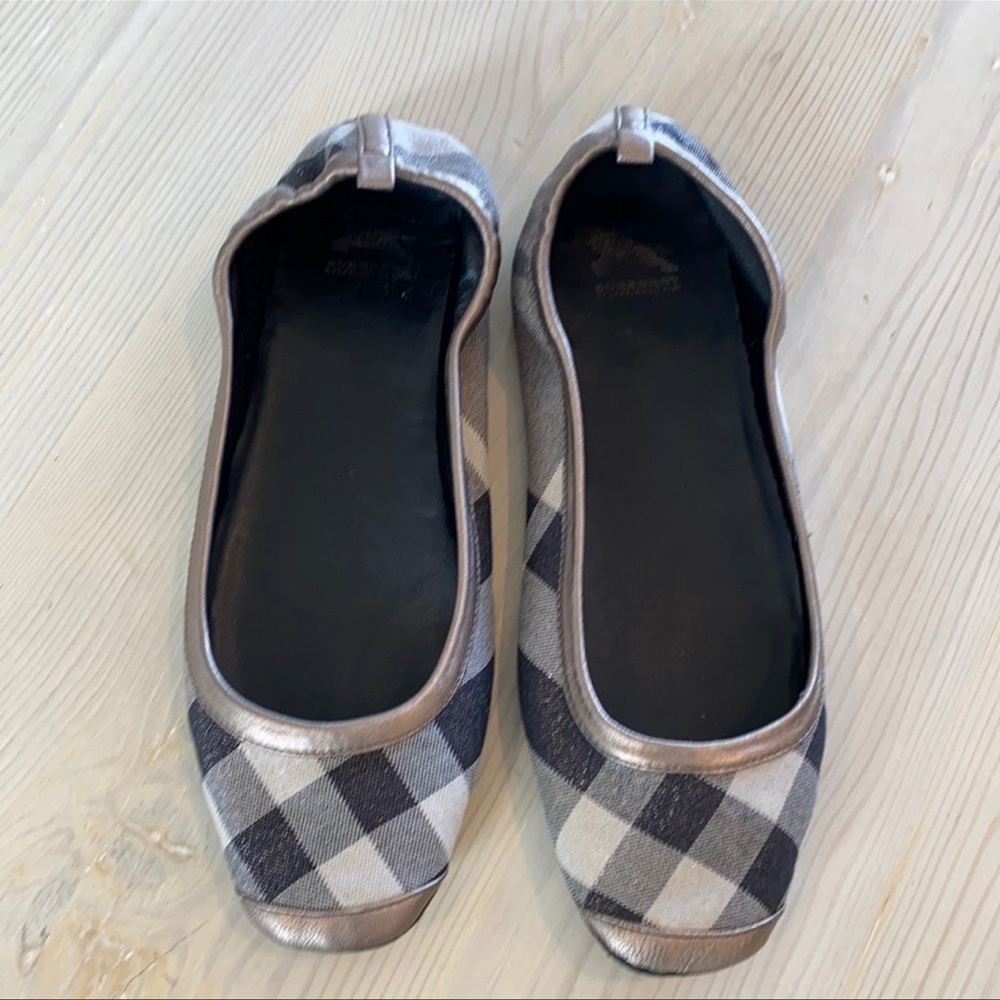Burberry Slippers with Pouch